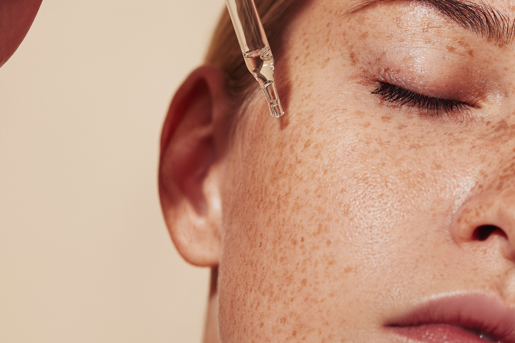 ANEOMED Aesthetics Akincare Routine Pflegeroutine Gesichtspfelegroutine Kosmetik Beratung KI Analyse künstliche Intelligenz Kosmetik Kosmetikstudio Luzern Schweiz