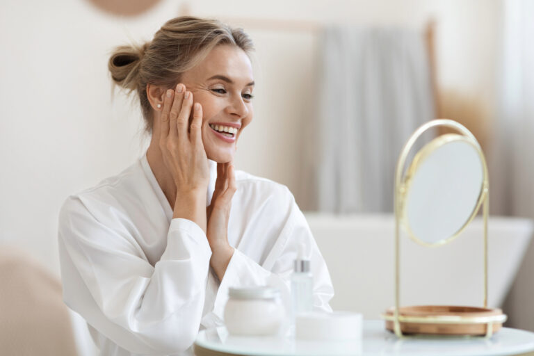 ANEOMED Aesthetics Termin Buchen glückliche Kundin Luzern Schweiz